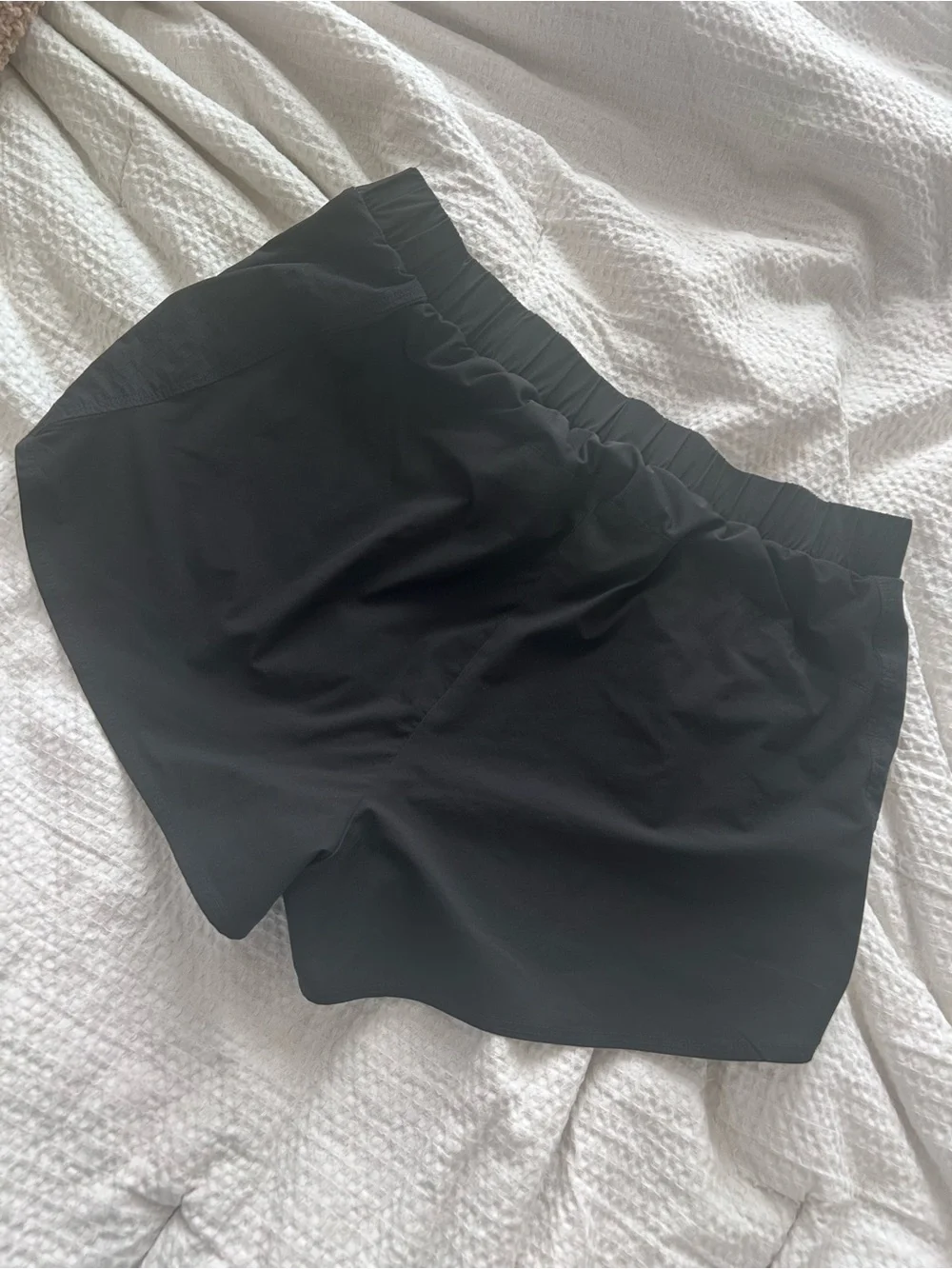Alo black dolphin playmaker short L